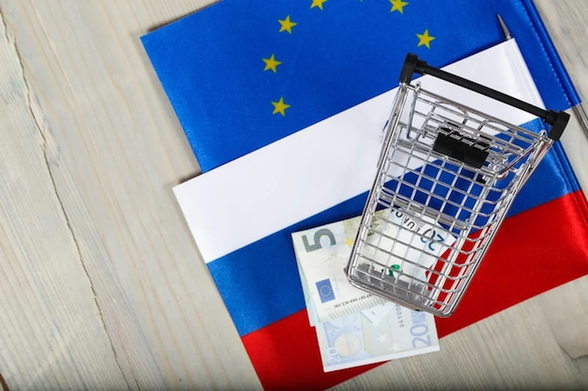 Koszyk na flagach europejskich i rosyjskich